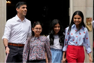 மனைவி குறித்த தகவல்; மன்னிப்பு கேட்ட பிரதமர் ரிஷி சுனக் - பின்னணி என்ன?