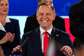 போலந்தின் புதிய ஜனாதிபதியாக Karol Nawrocki தெரிவு