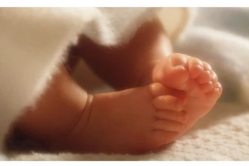 மைக்ரோவேவ் அவனில் மர்மமான முறையில் இறந்து கிடந்த 2 மாத பெண் குழந்தை - தாய் கைது