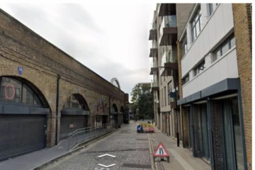 லண்டனில் இரவு நேரத்தில் மருத்துவமனைக்கு அவசரமாக தூக்கி செல்லப்பட்ட 12 வயது சிறுமி! நடந்தது என்ன? வெளியான புகைப்படம்