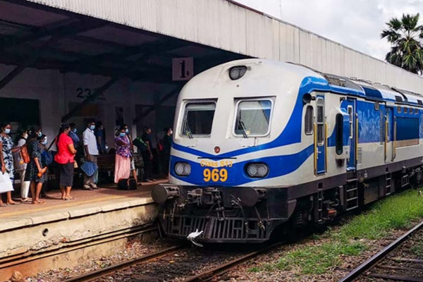 இலங்கை தொடருந்து திணைக்களத்தின் முக்கிய பதவிகளை பெண்கள் வகிக்க அனுமதி | Women For All Positions In Sri Lanka Railways இலங்கை தொடருந்து திணைக்களத்தின் முக்கிய பதவிகளை பெண்கள் வகிக்க அனுமதி | Women For All Positions In Sri Lanka Railways