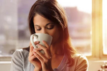 அடிக்கடி டீ குடிக்கும் பழக்கம் உள்ளதா? அழகுக்கு ஆபத்தாம்