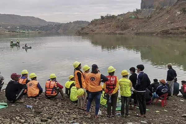 மண்சரிவில் சிக்கி 30 பேர் மாயம்! | 30 People Lost In Mudslide Myanmar