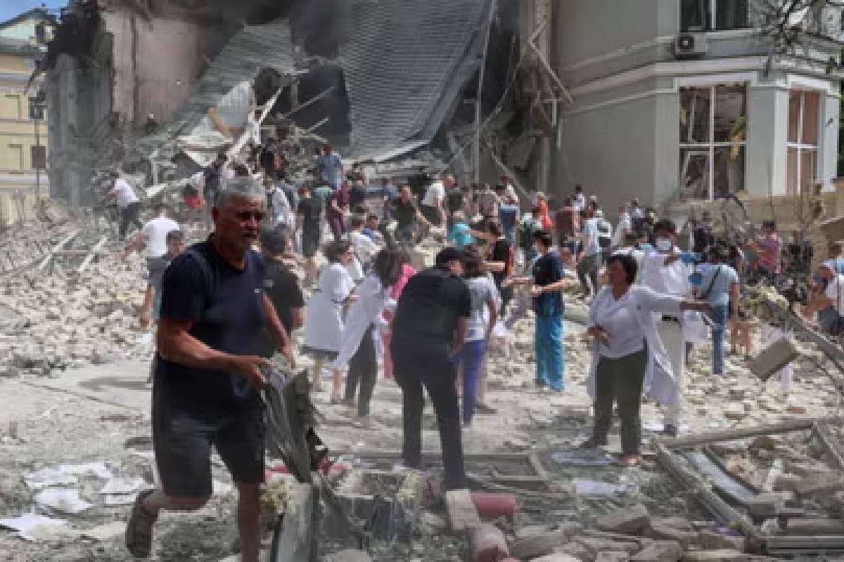 ரஷ்யாவின் கோரத் தாக்குதல்: சிறுவர்கள் உட்பட 18 பேர் பலி | Russia S Brutal Attack 18 People Killed In Ukraine