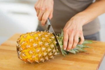 அன்னாசி பழத்தை தொடர்ந்து சாப்பிடுவதால் என்ன நடக்கும் தெரியுமா?