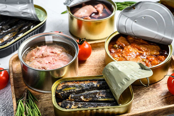 காலாவதியான டின் மீன்களை விற்ற அறுவர் கைது | Six Person Arrested Selling Expired Tinned Fish