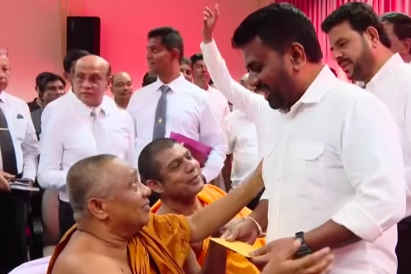 பேரிடரால் பாதிக்கப்பட்ட குடும்பங்களுக்கு விகாரை நிலத்தை நன்கொடையாக வழங்கிய விகாராதிபதி | The Vicar Donated The Temple Land To The Victims பேரிடரால் பாதிக்கப்பட்ட குடும்பங்களுக்கு விகாரை நிலத்தை நன்கொடையாக வழங்கிய விகாராதிபதி | The Vicar Donated The Temple Land To The Victims