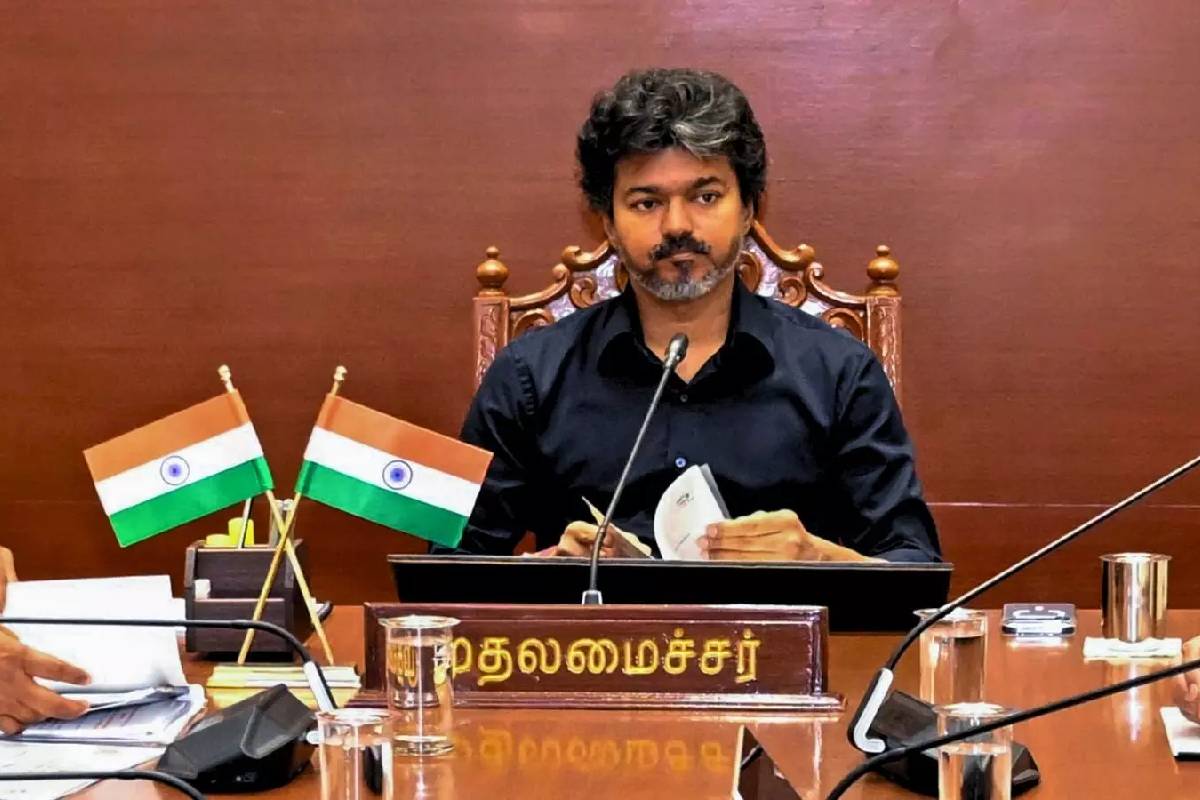 விஜய்யை பார்க்காமல் செல்ல மாட்டேன் - உத்தரபிரதேசத்தில் இருந்து 2,700 கி.மீ நடந்து வந்த இளைஞர் | Uttar Pradesh Man Came To Chennai Walk Meet Vijay