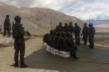 இந்தியாவின் லடாக் எல்லையில் பதற்றம் - ஆயுத பலத்தை அதிகரித்து வரும் சீனா மற்றும் இந்தியா