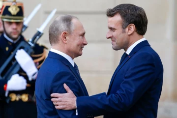 இமானுவல் மேக்ரானை குலைநடுங்க வைத்த அதிபர் புடின்!