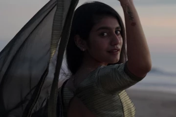 பிரியா வாரியர் நீச்சல் உடையில் படுகிளாமர் போட்டோ! வைரல் ஸ்டில்கள்