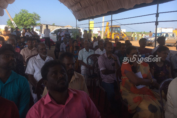வாக்கு வேட்டைக்காக இனவாதத்தால் மக்களை தூண்டும் தமிழ் எம்.பிகள்: சாடுகிறார் டக்ளஸ் | Tamil People Gain Anti Ethnic Politics Douglas