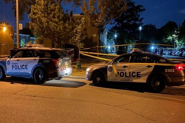 ரொறன்ரோவில் ஆரம்ப பாடசாலை அருகாமையில் துப்பாக்கிச் சூடு! | Shots Fired Near Elementary School In Toronto