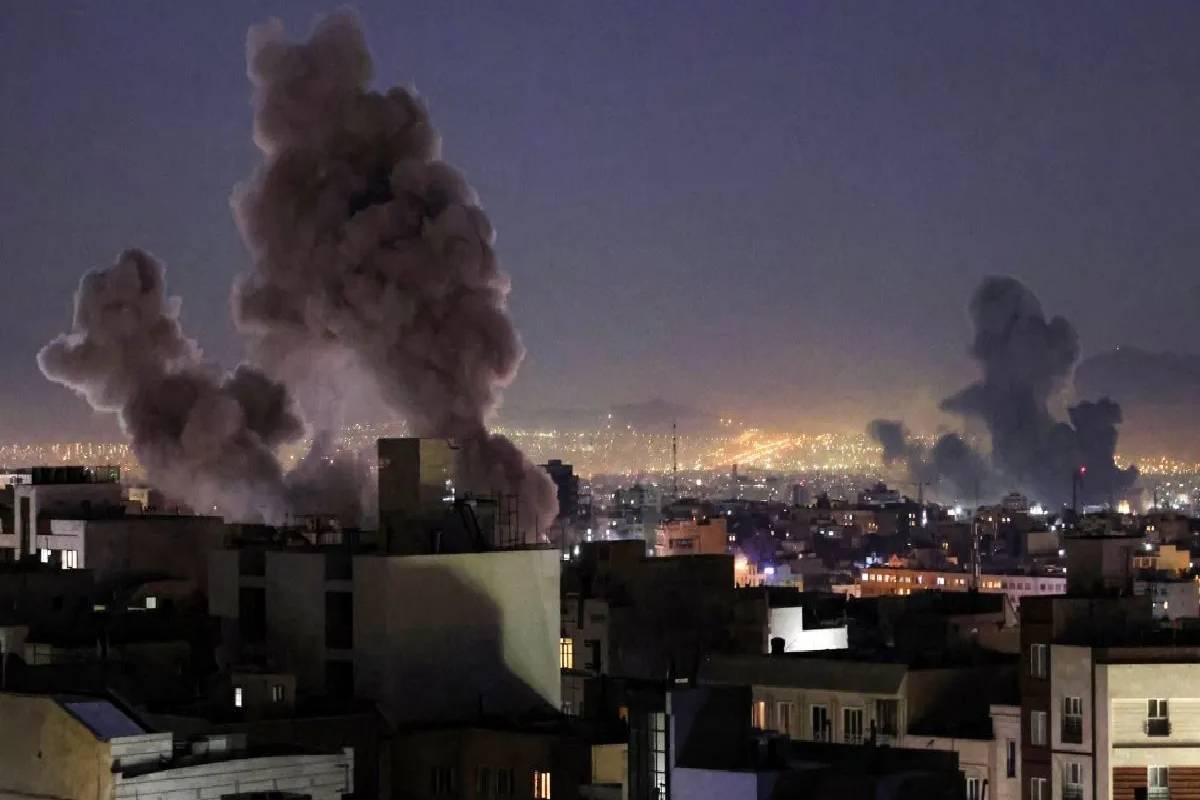 ஈராக் தலைநகரில் பாதுகாப்பு பதற்றம் ; அமெரிக்கத் தூதரக முகாம் மீது தாக்குதல் | Iraqi Capital Attack On Us Embassy Compound