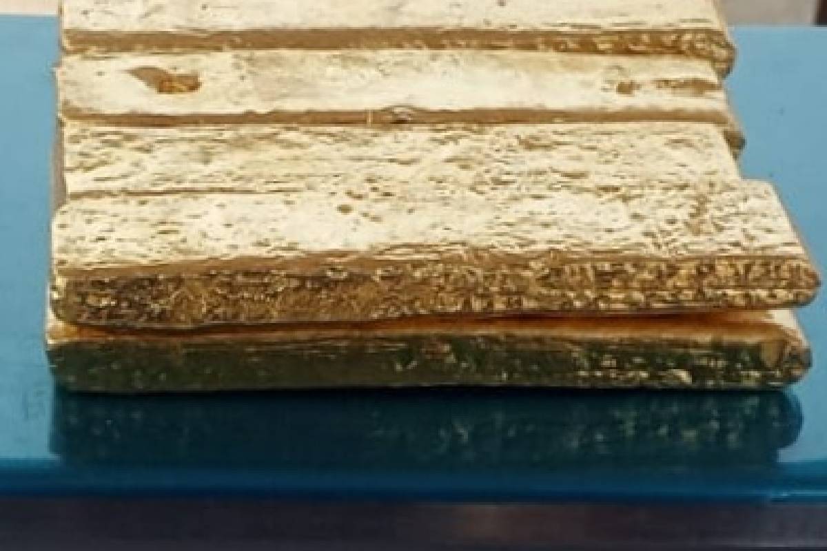 யாழில் பல கோடி ரூபா பெறுமதியான தங்கக் கட்டிகள் மீட்பு! | Two Arrested With 06 Kg Of Gold In Jaffna