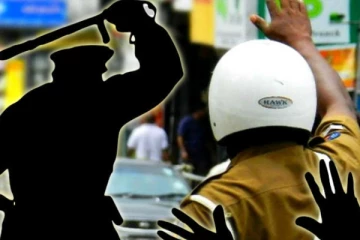 யாழ். நகர பகுதியில் வைத்து இளைஞரை தாக்கிய பொலிஸார்