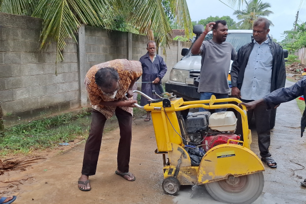 மட்டக்களப்பில் இடையிடையே மழை - பாதிப்பை எதிர்கொள்ள தயார் நிலையில் படையினர் | Weather Warning In Sri Lanka மட்டக்களப்பில் இடையிடையே மழை - பாதிப்பை எதிர்கொள்ள தயார் நிலையில் படையினர் | Weather Warning In Sri Lanka