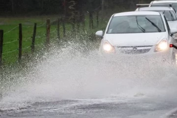 புயலால் பிரான்சில் ஏற்பட்ட பாதிப்பு... 67,000 பேர் மின்தடையால் அவதி