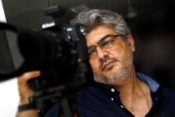 ஒருவழியா இதையாச்சும் விட்டீங்களே!! படப்பிடிப்பில் நடிகர் அஜித் எடுத்த புகைப்படங்கள்..