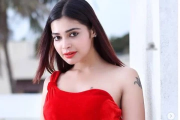 கடற்கரையில் இப்படியொரு போஸ்? ரசிகர்களை மிரளவைக்கும் நடிகை தர்ஷாவின் போட்டோஷூட்