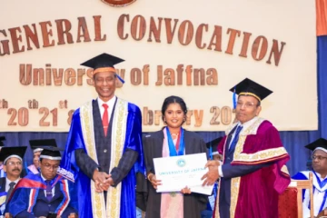 யாழ் பல்கலைக்கழக பட்டமளிப்பு விழா; வணிகத்துறையில் 7 தங்க பதக்கம் வென்ற சாதனைப் பெண்