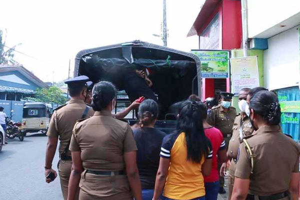 மசாஜ் நிலையம் என்ற போர்வையில் விபச்சார விடுதி ; திடீர் சுற்றிவளைப்பில் இருவர் கைது | Two Arrested Brothel Under Guise Massage Parlor