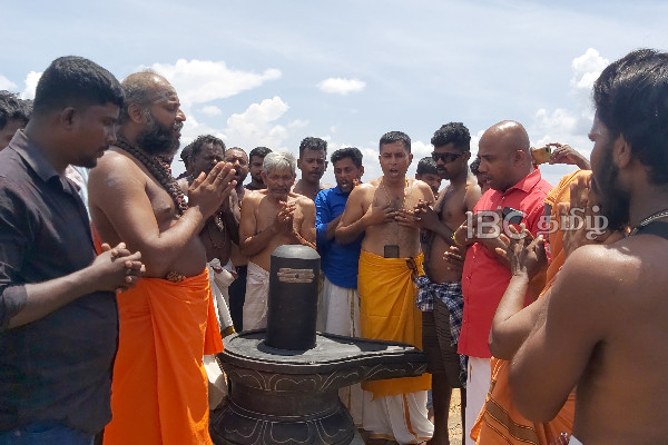 நீதிமன்றின் உத்தரவையடுத்து வெடுக்குநாறி மலையில் மீண்டும் விக்கிரக பிரதிட்டை! | Sri Lanka Vavuniya Vedukkunari Malai Temple Court