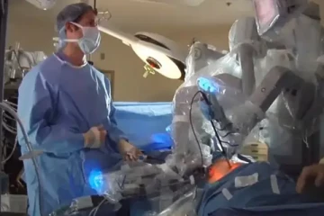 அறுவை சிகிச்சையில் விபரீதம்; நோயாளியை கொன்ற ரோபோ