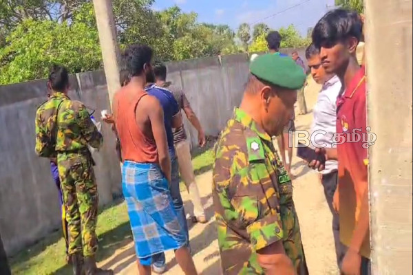 யாழ்ப்பாணம் நாகர்கோவிலில் விசேட அதிரடிப்படை மற்றும் காவல்துறையுடன் பொதுமக்கள் முறுகல் | People Clash With Stf And Police In Jaffna யாழ்ப்பாணம் நாகர்கோவிலில் விசேட அதிரடிப்படை மற்றும் காவல்துறையுடன் பொதுமக்கள் முறுகல் | People Clash With Stf And Police In Jaffna