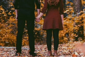 முன்னாள் காதலனை குழுவாக சென்று கொடூரமாக தாக்கிய யுவதி