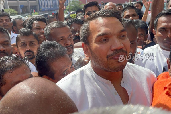 சற்றுமுன்னர் சி.ஐ.டியில் முன்னிலையானார் நாமல்! குவிந்துள்ள பெருமளவு ஆதரவாளர்கள் | Namal Rajapaksa Summoned To Cid