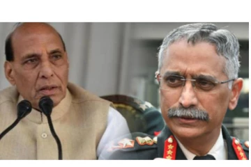 ஹெலிகாப்டர் விபத்து - மத்திய அமைச்சர் ராஜ்நாத் சிங்கை சந்தித்து பேசினார் ராணுவ தளபதி நரவனே