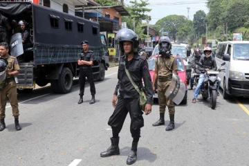 கொழும்பில் ஏற்பட்ட பதற்ற நிலை - 6 பொலிஸார் காயம் - பெண் உட்பட பலர் கைது (Video)