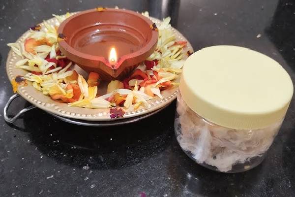 வாழைத்தண்டு நாரை கொண்டு தீபம் ஏற்றுங்க : இந்த பிரச்சினைகள் கிட்டவே நெருங்காது! | Lighting Lamp With A Banana Stalk Thread Benefits