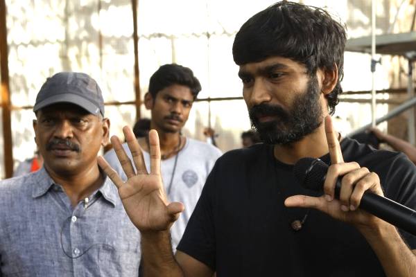 தேசிய விருது வென்ற தனுஷின் திரைப்படத்தில் நீக்கப்பட்ட முக்கிய நடித்த காட்சிகள்! என்ன காரணம் தெரியுமா