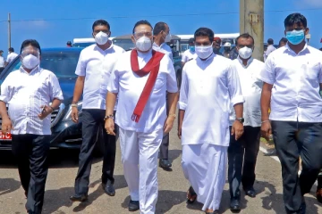 தடுப்பூசி வழங்கப்படும் திட்டத்தை நேரில் ஆய்வு செய்த மஹிந்த!