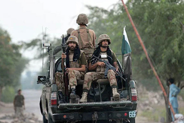 பாகிஸ்தான் அரச அதிகாரி கார் மீது பயங்கரவாதிகள் தாக்குதல் ; 4 பேர் பலி | Attack Pakistani Government Official Car 4 Killed பாகிஸ்தான் அரச அதிகாரி கார் மீது பயங்கரவாதிகள் தாக்குதல் ; 4 பேர் பலி | Attack Pakistani Government Official Car 4 Killed