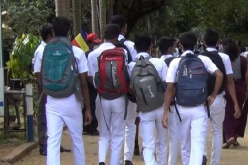 ஒன்பதாம் தர மாணவனை கடுமையாக தாக்கிய மூன்று மாணவர்கள்