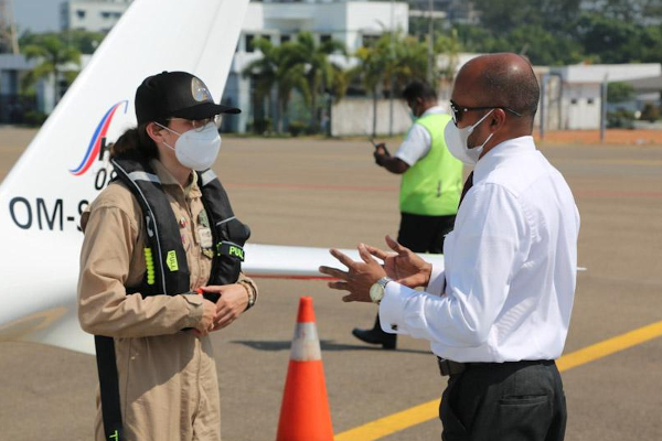 இலங்கை வந்தடைந்த உலகம் சுற்றும் இளம் பெண் விமானி! | The Young Female Pilot Landed In Sri Lanka