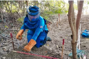 முல்லைத்தீவு மற்றும் கிளிநொச்சியிலிருந்து அபாயகரமான வெடிபொருட்கள் அகற்றம் (Photo)