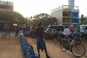 கிளிநொச்சி2யில்  அதிகாலைமுதல் காத்திருந்த மக்களுக்கு பெரும் ஏமாற்றம்!