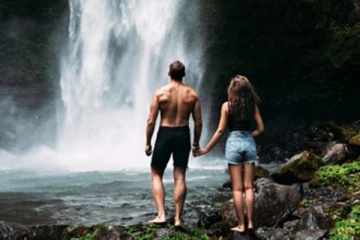 இளம் ஜோடியொன்றின் முகம் சுழிக்கும் செயல்! தீயாய் பரவும் வீடியோ: பொலிசார் தீவிர விசாரணை