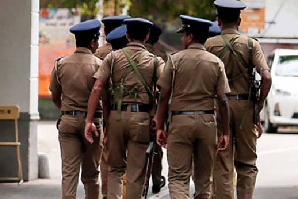 யாழ். கந்தரோடையில் வீடு ஒன்றின் மீது பெற்றோல் குண்டு தாக்குதல்! | Petrol Bomb Attack On A House In Jaffna யாழ். கந்தரோடையில் வீடு ஒன்றின் மீது பெற்றோல் குண்டு தாக்குதல்! | Petrol Bomb Attack On A House In Jaffna