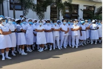 மீண்டும் பணிபகிஷ்கரிப்பில் குதிக்கின்றனர் தாதியர்கள்