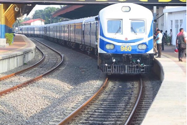 யாழில் புகையிரத்துடன் மோதியதில் ஒருவருக்கு நேர்ந்த கதி! | One Person Killed Collision With A Train In Yali