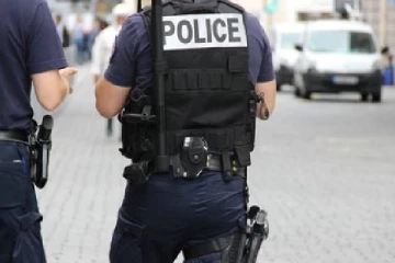 பிரான்சில் பொலிஸ் அதிகாரிக்கு 1500 யூரோக்கள் தண்டப்பணம்....எதற்காக தெரியுமா?