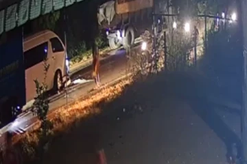 பொலிஸ் எச்சரிக்கையை மீறி சென்ற இளைஞர்களுக்கு நேர்ந்த கதி - வெளியான சிசிடிவி காணொளி