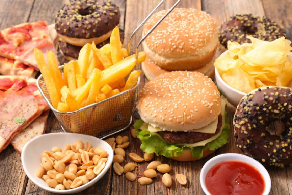 உங்கள் ஆயுளை பாதியாக குறைக்கும் உணவுகள் எது தெரியுமா? | Do You Know Which Foods Can Cut Your Life In Half