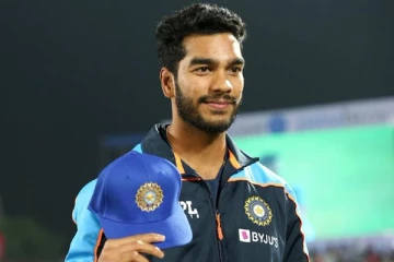 அதிரடியான பவுண்டரியுடன் தனது சர்வதேச கிரிக்கெட்டை தொடங்கிய தமிழன் வெங்கடேஷ்! ஹர்திக் பாண்டியாவுக்கு மாற்றாக உருவாகிறாரா?