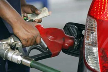 பெற்றோல் 16, டீசல் 25 ரூபாவால் அதிகரிக்க கோரிக்கை